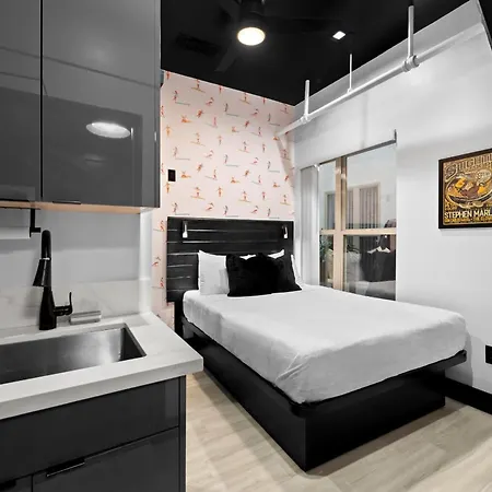 Balboa Park Hotel - Little Italy - Squeen